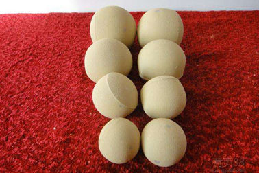 Träge Tonerde-Bälle AL2O3 65%, Castable Tonerde-keramischer Ball kundengebundene Größe